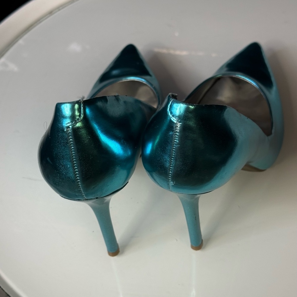 Guess Shiny Teal Heels